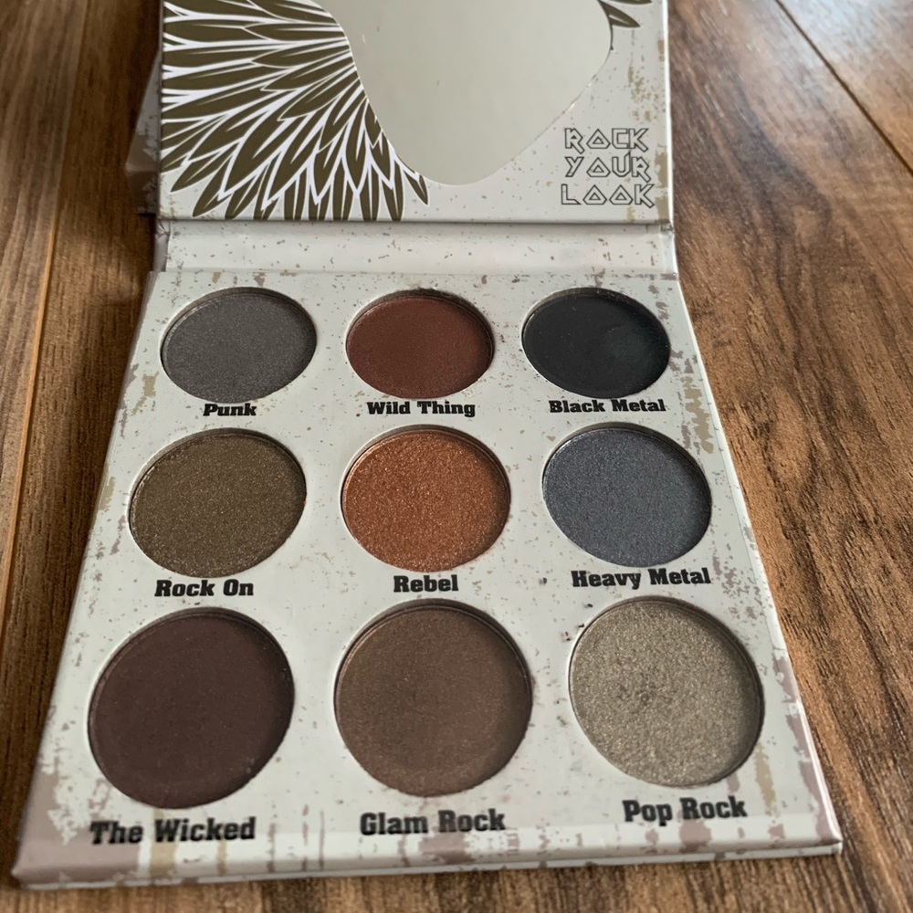 Crown Glam Metals Eyeshadow Palette